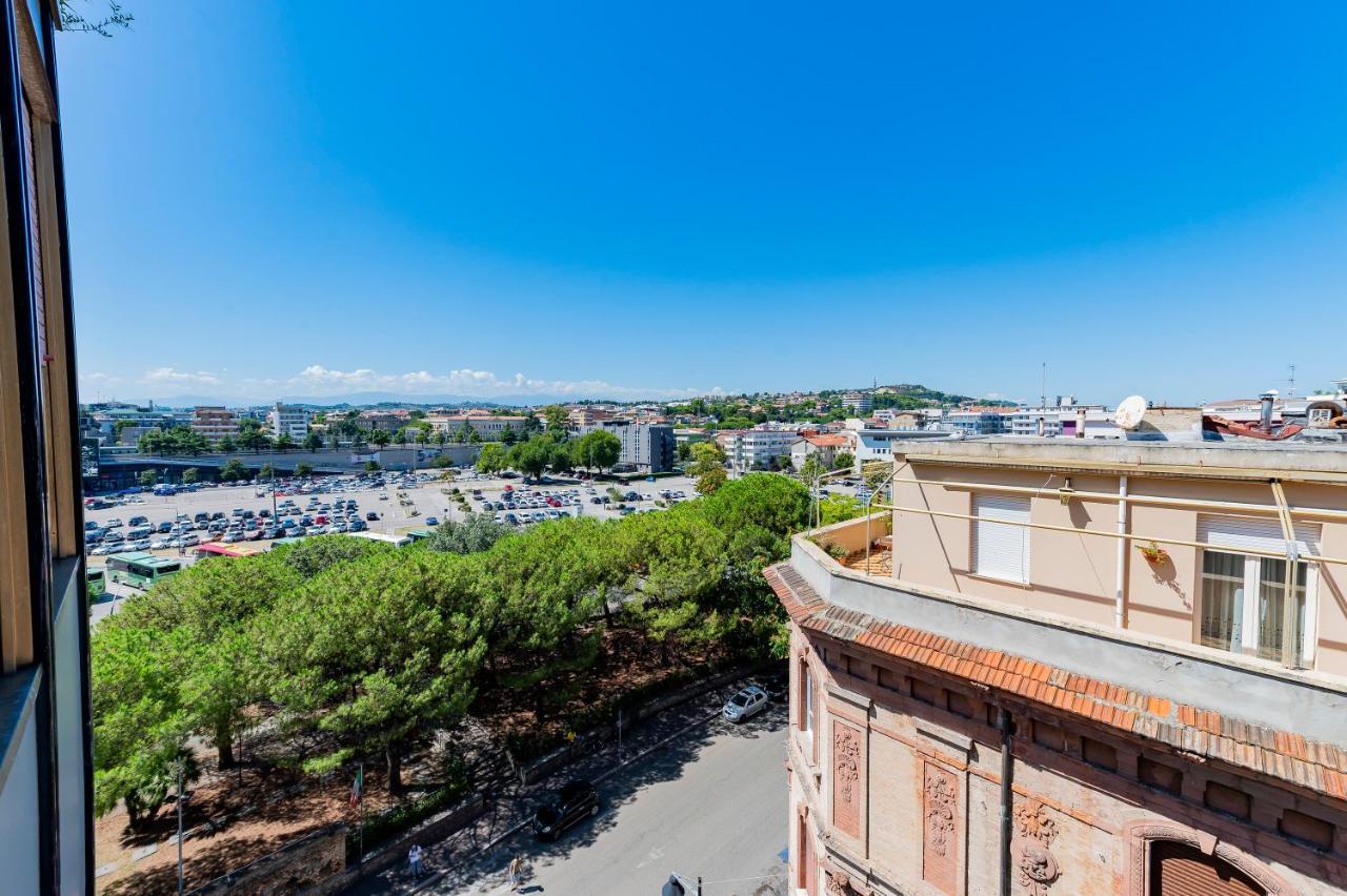 Piazza Salotto & Stazione Comfy Apartment Pescara Luaran gambar
